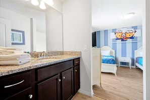 9 dormitorios, tabla de planchar con plancha, wifi gratis y ropa de cama