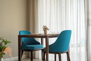 Dining - The Drift - Airlie One (Airlie Beach)