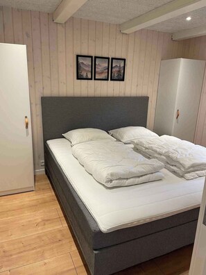 3 bedrooms, iron/ironing board, free WiFi