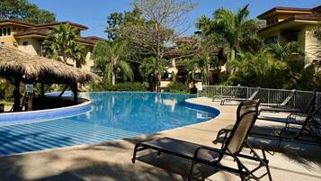 Alberca techada y alberca climatizada