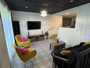 TV, fireplace