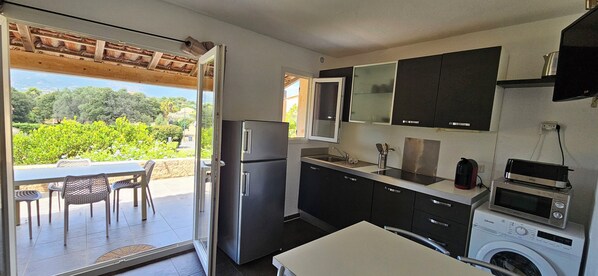 冰箱、微波炉、炉灶、洗碗机