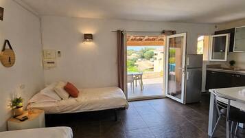 1 habitación, insonorización, wifi gratis y ropa de cama