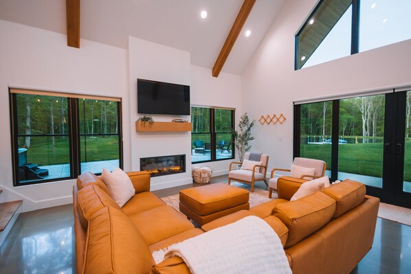 Smart TV, fireplace, video games, books