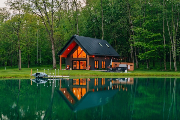 Welcome to STUNNING Stillwater Retreat!