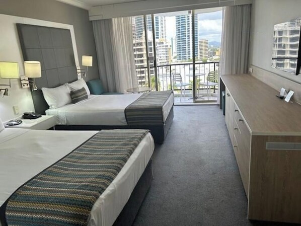 Iron/ironing board, bed sheets