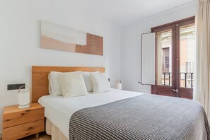 1 slaapkamer, een strijkplank/strijkijzer, wifi, beddengoed