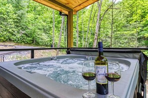 Bañera de hidromasaje al aire libre