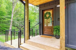 Exterior detail - Treehouse near Cades Cove W/ Hot Tub, Games & large Hammock Deck (Townsend)