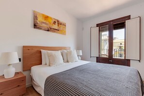 Iron/ironing board, WiFi, bed sheets