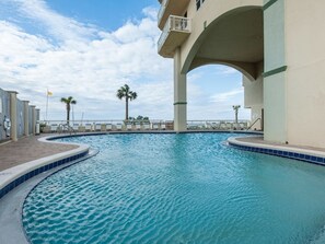 Piscina interna, piscina aquecida