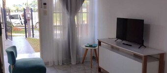 Charming 2-bedroom house in Colón, close to the beach and downtown.