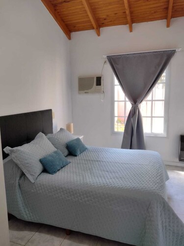 Charming 2-bedroom house in Colón, close to the beach and downtown.