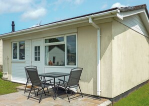 Outdoor dining - Garden Cottage 1 (Pet) (Nr St Austell)
