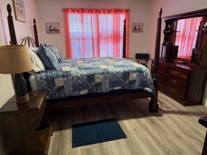 3 chambres, fer et planche à repasser, Wi-Fi gratuit, draps fournis