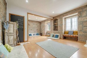 Interior - Abrigo dos Maias - A Soulful Retreat by HostWise (Mesquinhata)