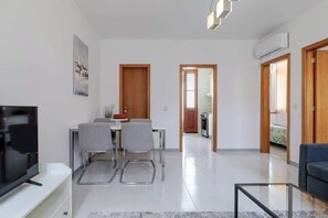 Smart TV - Bright & Modern House w/ Terrace by Host Wise (Porto)