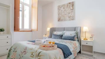 2 bedrooms, iron/ironing board, travel cot, free WiFi