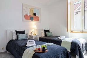 2 bedrooms, iron/ironing board, travel cot, free WiFi - Bright & Modern House w/ Terrace by Host Wise (Porto)