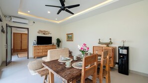Villa, 2 Bedrooms, Pool View | Dining room
