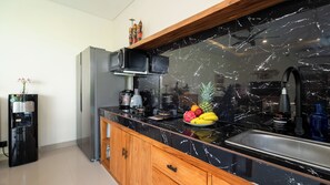 Villa - 2 soveværelser - udsigt til pool | Privat køkken | Køleskab, mikrobølgeovn, kogeplade, højstol