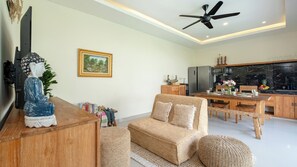 Vil·la, 2 dormitoris, vistes a la piscina | Sala d'estar