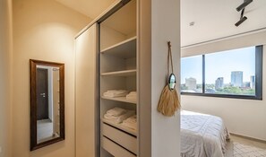 2 室のベッドルーム、アイロン / アイロン台、WiFi、ベッドシーツ
