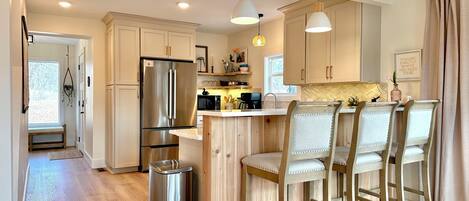 Micro-ondes, four, plaque de cuisson, lave-vaisselle