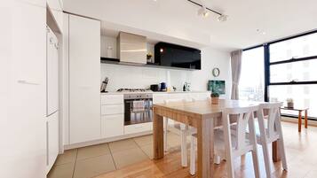 Fridge, microwave, oven, stovetop