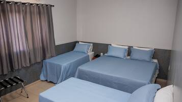 Quarto quádruplo standard | Wi-Fi de cortesia, roupa de cama