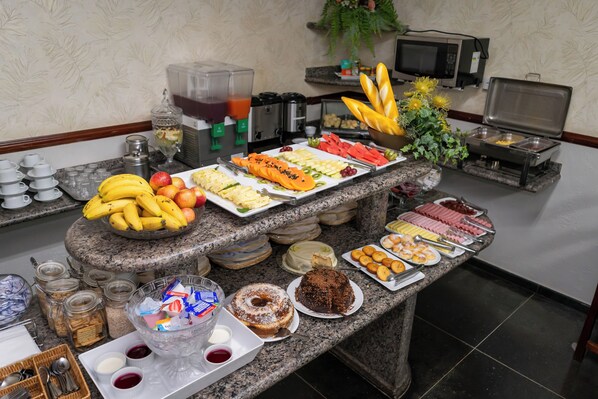Free daily buffet breakfast - Bandeirantes Hotel (Cuiaba)