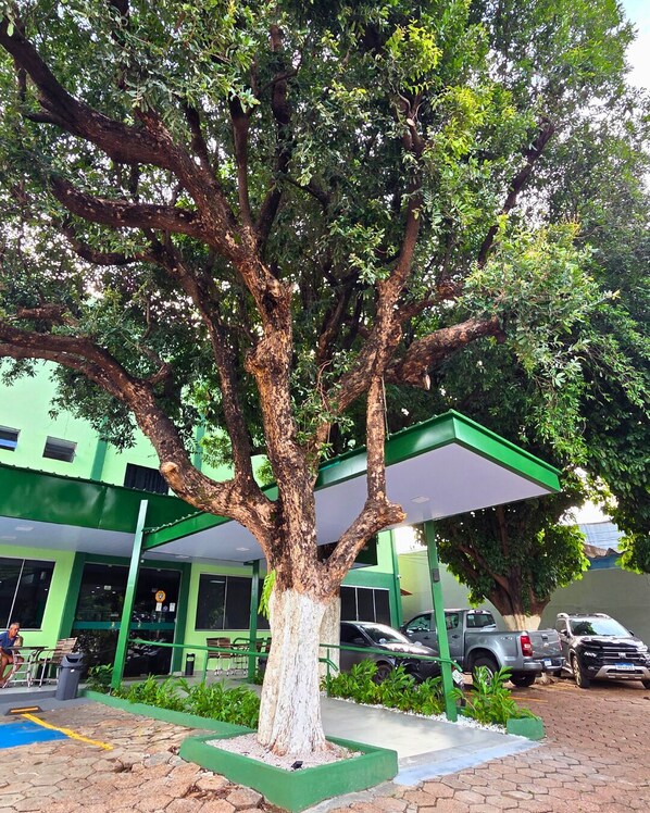 Free valet parking - Bandeirantes Hotel (Cuiaba)