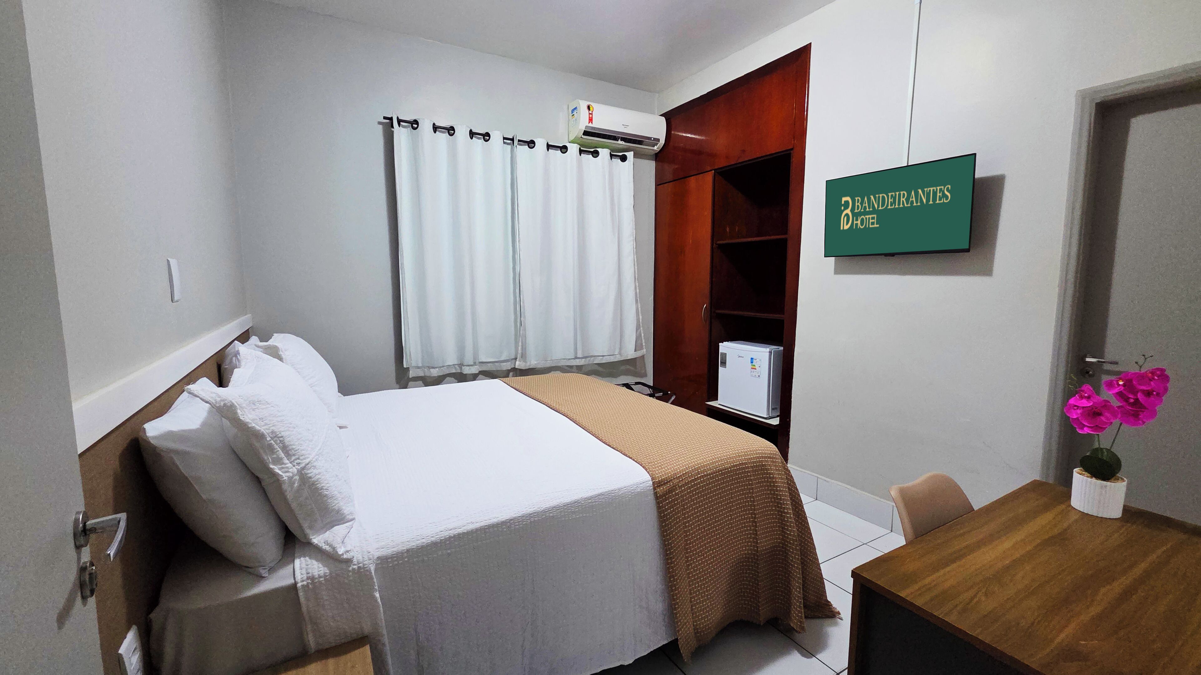Basic Double Room | Desk, laptop workspace, free WiFi, bed sheets