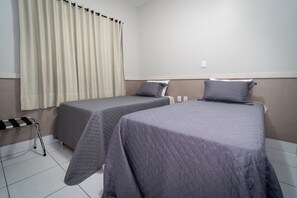 Standard Twin Room | Desk, laptop workspace, free WiFi, bed sheets - Bandeirantes Hotel (Cuiaba)