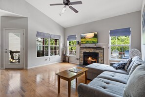 Smart TV, fireplace
