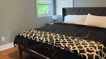 3 habitaciones, escritorio, tabla de planchar con plancha y wifi gratis