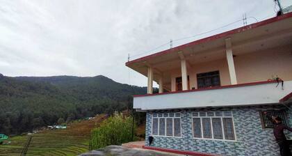 Spacious 6-bedroom lodge in lovely Mori with Free-WiFi, Free-parking