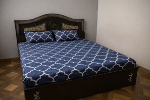 6 bedrooms, iron/ironing board, WiFi