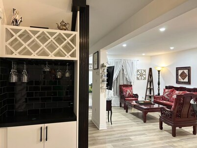 C&J Cozy House near Niagara Falls. 15mins Walking (Strictly No Party)