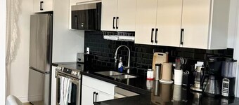 C&J Cozy House near Niagara Falls. 15mins Walking (Strictly No Party)