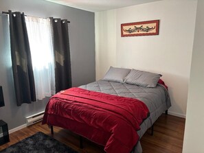 2 عدّة غرف نوم وواي فاي وملاءات أسرّة