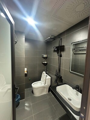 Standard Room, 1 Queen Bed | Bathroom | Shower, rainfall showerhead, free toiletries, hair dryer - New Highland Hotel (Mu Cang Chai)