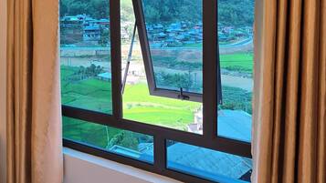 Quarto superior, 1 cama Queen, vista para a montanha | Vista para a montanha