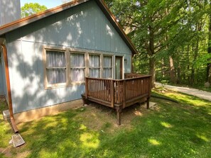 1 bedroom - Private Room w Shared Pool Hot Tub and Fire Pit (Bloomington)