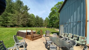 House | 1 bedroom - Private Room w Shared Pool Hot Tub and Fire Pit (Bloomington)