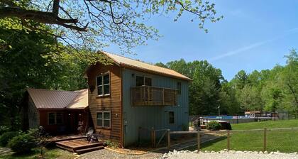 Private Room w Shared Pool Hot Tub and Fire Pit