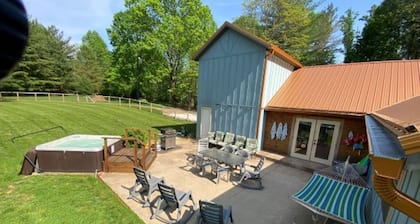 Private Room w Shared Pool Hot Tub and Fire Pit