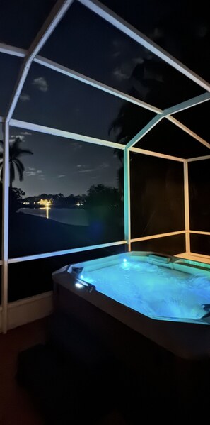 Bain à remous extérieur