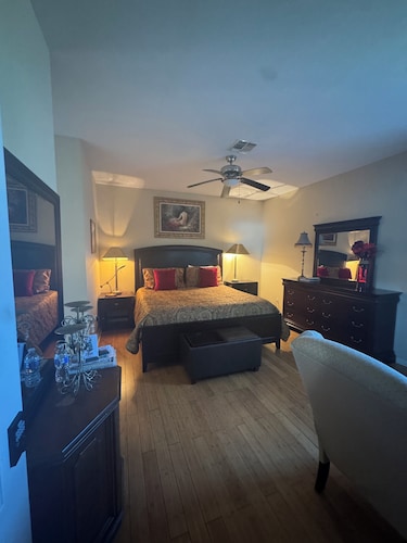 3-bedroom, 2 bathrooms house with jacuzzi