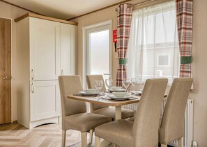Dining - 3 bedroom accommodation in Nr St Austell (Nr St Austell)